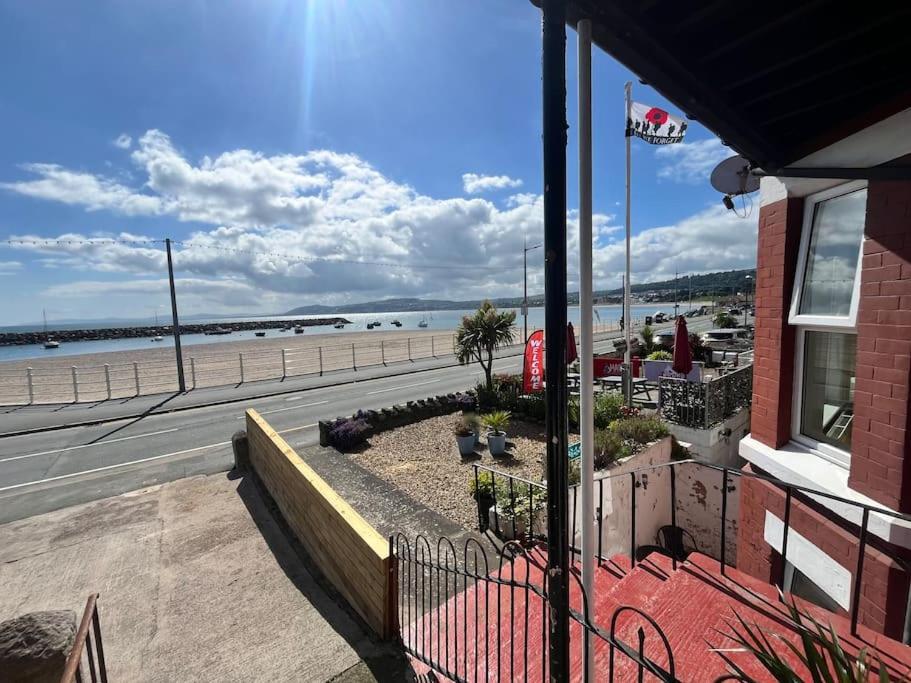 Stunning 2 Bedroom Ground Floor Sea View Apartment Rhôs-on-Sea Exteriér fotografie